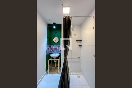 Banheiro de apartamento à venda com 1 quarto, 25m² em Barra Funda, São Paulo