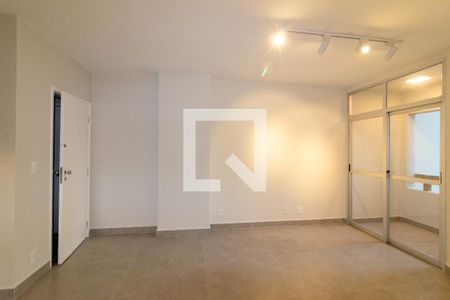 Apartamento à venda com 1 quarto, 50m² em Cambuí, Campinas