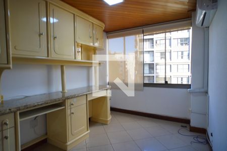 Escritório  de apartamento para alugar com 3 quartos, 119m² em Centro Histórico, Porto Alegre
