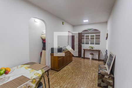 Sala de casa à venda com 6 quartos, 360m² em Pirajá, Belo Horizonte