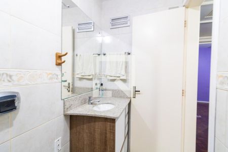 Banheiro de apartamento para alugar com 2 quartos, 50m² em Nonoai, Porto Alegre