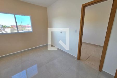 Sala de casa de condomínio para alugar com 2 quartos, 65m² em Princesa, Praia Grande