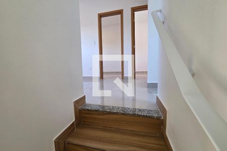 Escada de casa de condomínio para alugar com 2 quartos, 65m² em Princesa, Praia Grande