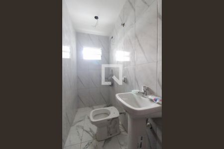 Banheiro de casa para alugar com 2 quartos, 50m² em Vila Americana, São Paulo