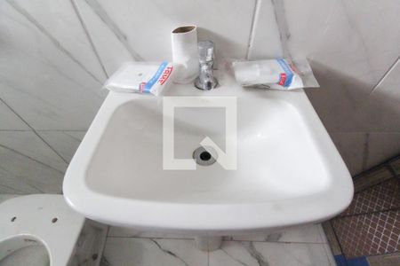 Banheiro de casa para alugar com 2 quartos, 50m² em Vila Americana, São Paulo