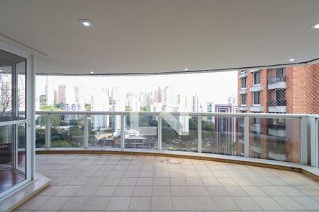 Apartamento para alugar com 4 quartos, 244m² em Vila Suzana, São Paulo