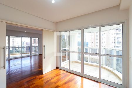 Apartamento para alugar com 4 quartos, 244m² em Vila Suzana, São Paulo
