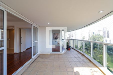 Apartamento para alugar com 4 quartos, 244m² em Vila Suzana, São Paulo