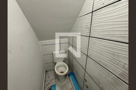 Banheiro 1 de casa para alugar com 3 quartos, 130m² em Vila Romanopolis, Ferraz de Vasconcelos