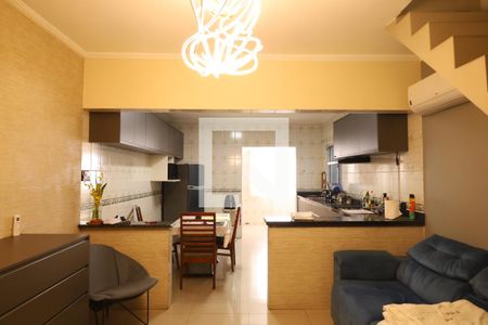 Sala de casa para alugar com 3 quartos, 150m² em Vila Carmosina, São Paulo