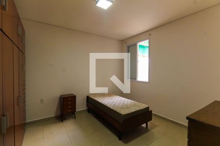 Quarto 2 de casa para alugar com 3 quartos, 130m² em Vila Bertioga, São Paulo