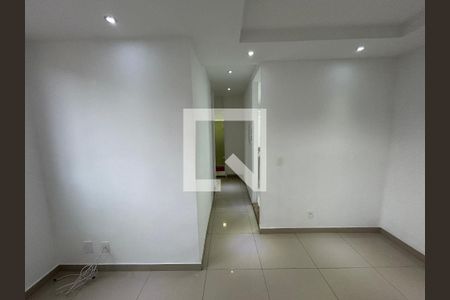 Corredor de apartamento para alugar com 2 quartos, 48m² em Pavuna, Nilópolis