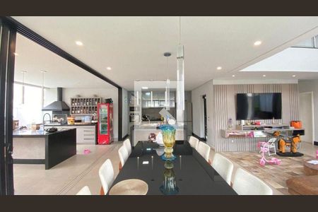 Casa à venda com 4 quartos, 300m² em Vila Santana, Valinhos