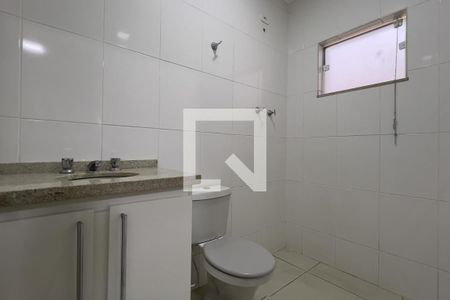 Banheiro da Suíte 1 de casa para alugar com 4 quartos, 330m² em Parque Renato Maia, Guarulhos