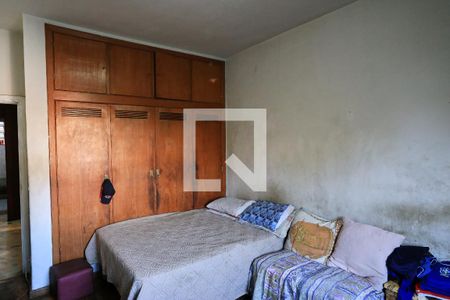 Quarto de casa à venda com 3 quartos, 2763m² em Sagrada Família, Belo Horizonte