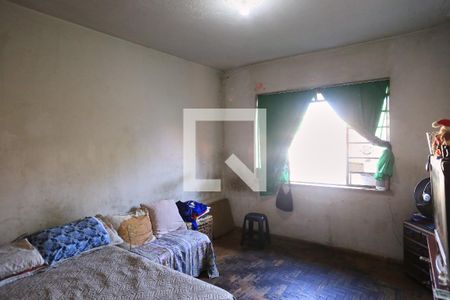 Quarto de casa à venda com 3 quartos, 2763m² em Sagrada Família, Belo Horizonte