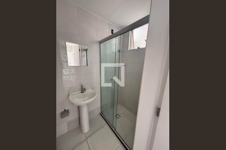 Banheiro de apartamento para alugar com 1 quarto, 40m² em Petrópolis, Porto Alegre