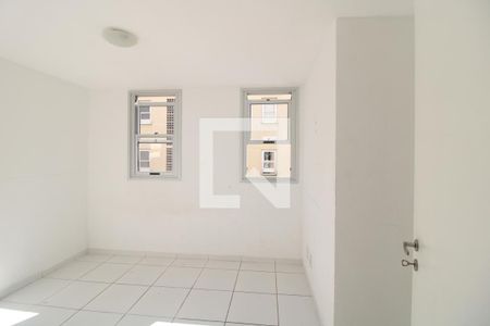 Quarto 2 de apartamento para alugar com 2 quartos, 48m² em Vila Natal, São Paulo