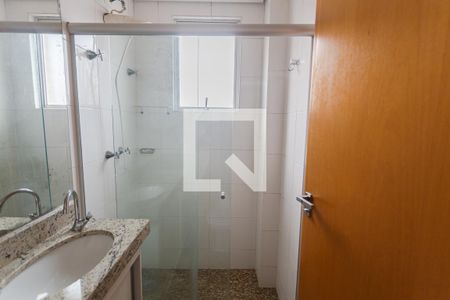 Banheiro da Suíte de apartamento para alugar com 4 quartos, 110m² em Sagrada Família, Belo Horizonte