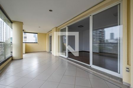 Varanda de apartamento para alugar com 4 quartos, 214m² em Sumaré, São Paulo