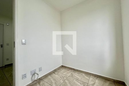 Quarto 2 de apartamento para alugar com 2 quartos, 34m² em Jardim Itacolomi, São Paulo