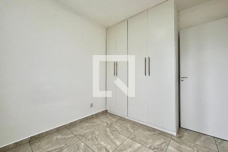 Quarto 1 de apartamento para alugar com 2 quartos, 34m² em Jardim Itacolomi, São Paulo