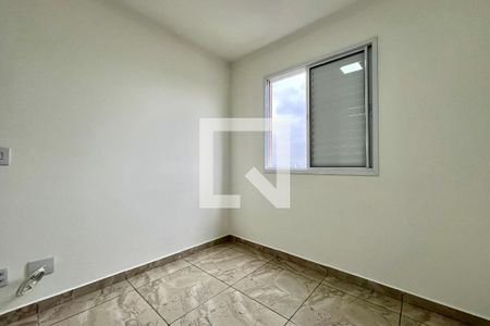 Quarto 1 de apartamento para alugar com 2 quartos, 34m² em Jardim Itacolomi, São Paulo