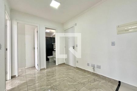 Sala de apartamento para alugar com 2 quartos, 34m² em Jardim Itacolomi, São Paulo