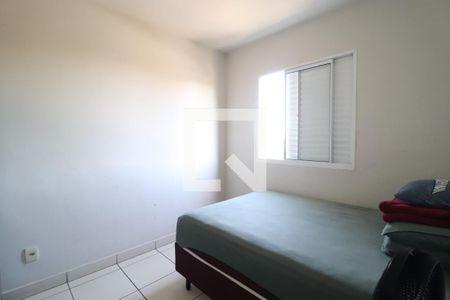 Quarto 1 de apartamento para alugar com 3 quartos, 50m² em Santa Mônica, Uberlândia