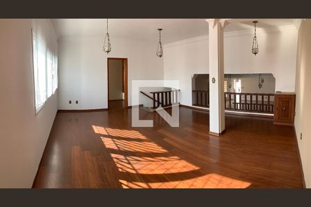 Sala de casa para alugar com 4 quartos, 408m² em Vila Ipiranga, Mogi das Cruzes