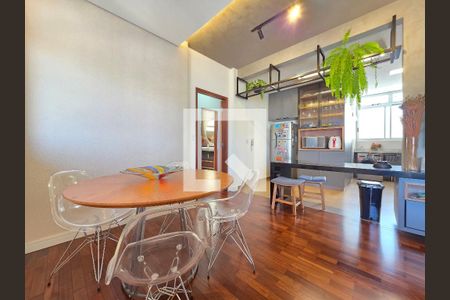 Sala  de apartamento à venda com 2 quartos, 80m² em Carmo, Belo Horizonte