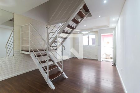 Sala de casa de condomínio para alugar com 2 quartos, 70m² em Jundiapeba, Mogi das Cruzes