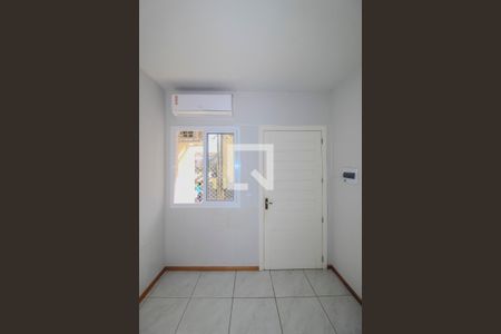 Sala de casa de condomínio para alugar com 2 quartos, 49m² em Restinga, Porto Alegre