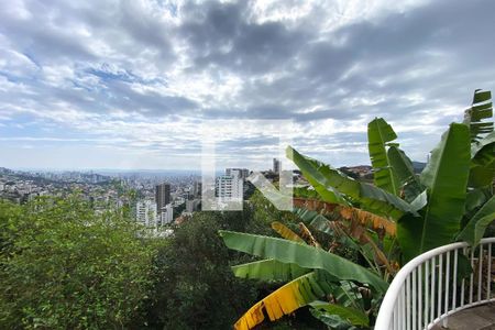 Vista da Sala de casa à venda com 4 quartos, 370m² em Santa Lúcia, Belo Horizonte