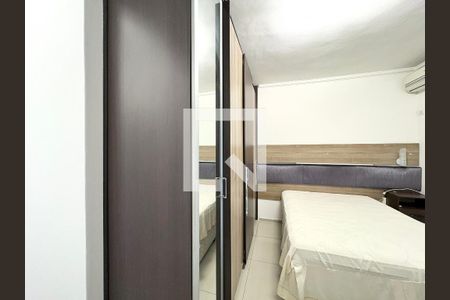 Suíte de casa à venda com 3 quartos, 355m² em Jardim Monjolo, São Paulo