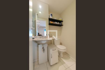 Banheiro de kitnet/studio para alugar com 1 quarto, 35m² em Bela Vista, São Paulo
