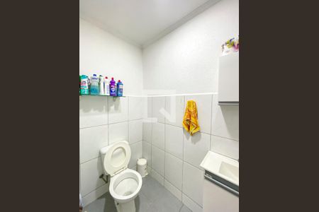 Lavabo de casa à venda com 3 quartos, 150m² em Parque Casa de Pedra, São Paulo