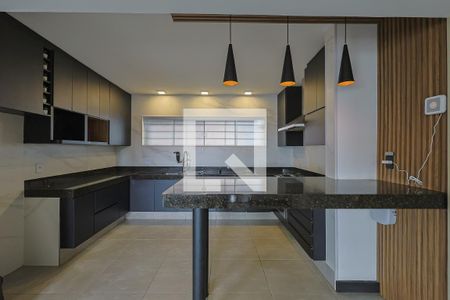 Casa à venda com 4 quartos, 298m² em Santa Lúcia, Belo Horizonte