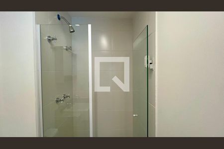 Banheiro de kitnet/studio à venda com 1 quarto, 26m² em Pinheiros, São Paulo