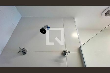 Banheiro de kitnet/studio para alugar com 1 quarto, 26m² em Pinheiros, São Paulo