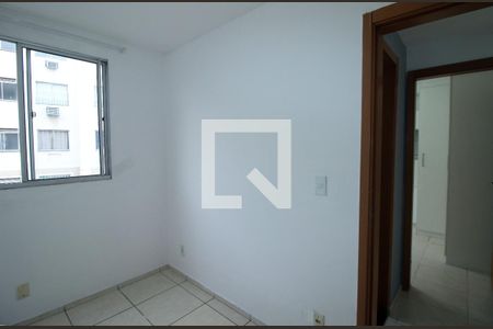 Quarto 2 de apartamento para alugar com 2 quartos, 50m² em Parada de Lucas, Rio de Janeiro