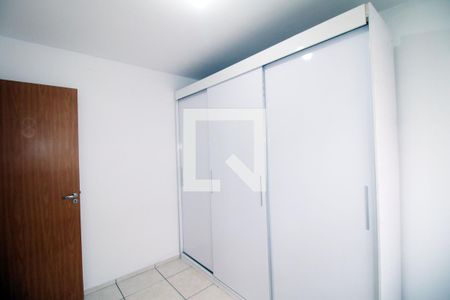Quarto 2 de apartamento para alugar com 2 quartos, 50m² em Parada de Lucas, Rio de Janeiro