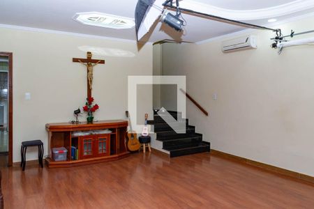 Casa à venda com 4 quartos, 303m² em Vila Carrão, São Paulo
