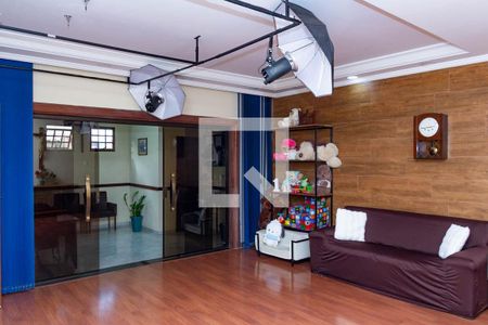 Casa à venda com 4 quartos, 303m² em Vila Carrão, São Paulo