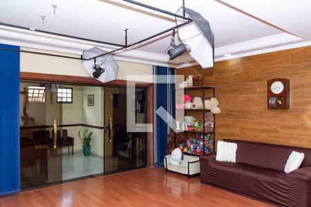 Casa à venda com 4 quartos, 303m² em Vila Carrão, São Paulo