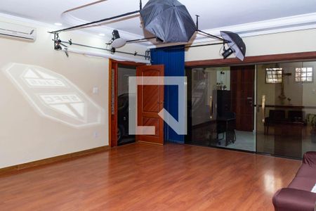Casa à venda com 4 quartos, 303m² em Vila Carrão, São Paulo