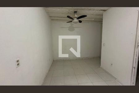 Sala/quarto de casa para alugar com 1 quarto, 45m² em Vargem Grande, Rio de Janeiro