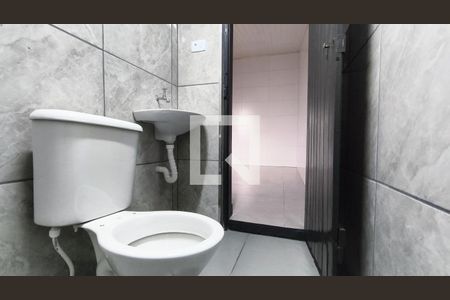 Banheiro de casa para alugar com 1 quarto, 35m² em Cambuci, São Paulo