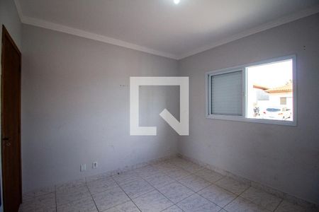 Quarto de casa de condomínio para alugar com 2 quartos, 70m² em Jardim Portal do Itavuvu, Sorocaba