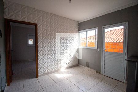 Sala de casa de condomínio para alugar com 2 quartos, 70m² em Jardim Portal do Itavuvu, Sorocaba